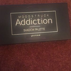 Mood struck addiction shadow palette by younique